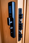 Двери с электронным (биометрическим) замком: почему они набирают популярность